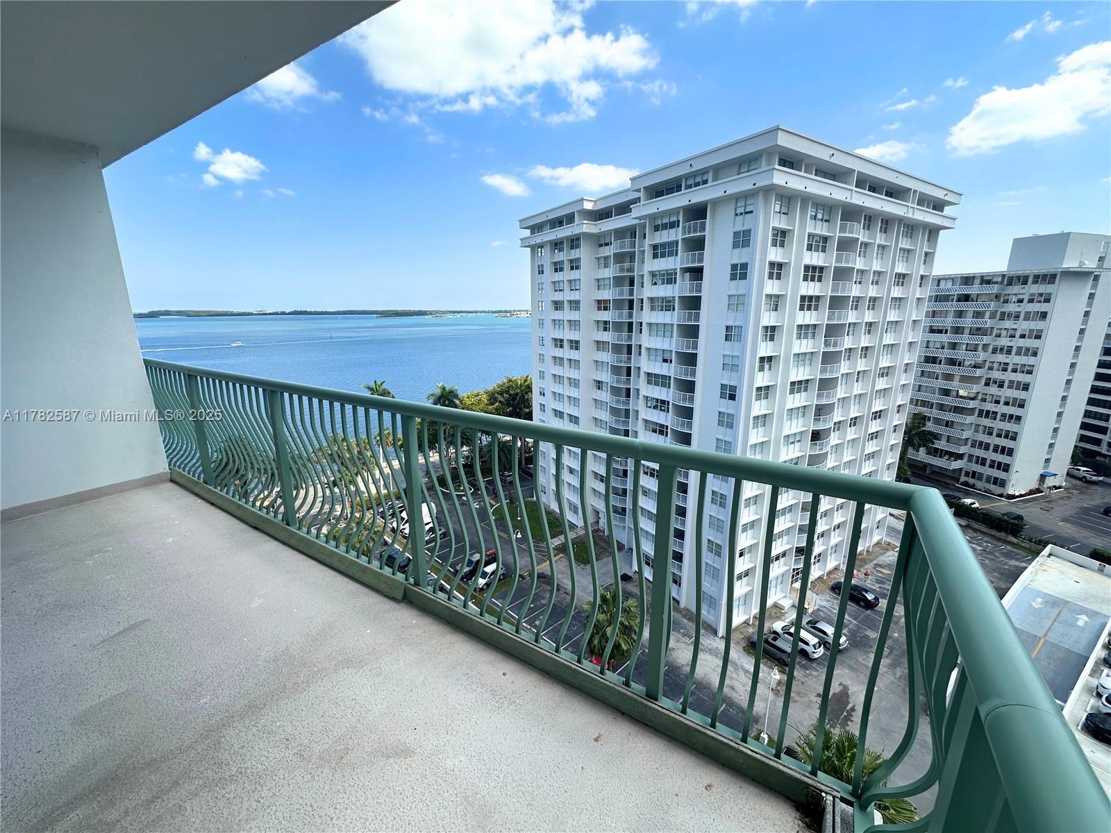 BRICKELL BAY TOWER CONDO - Residential