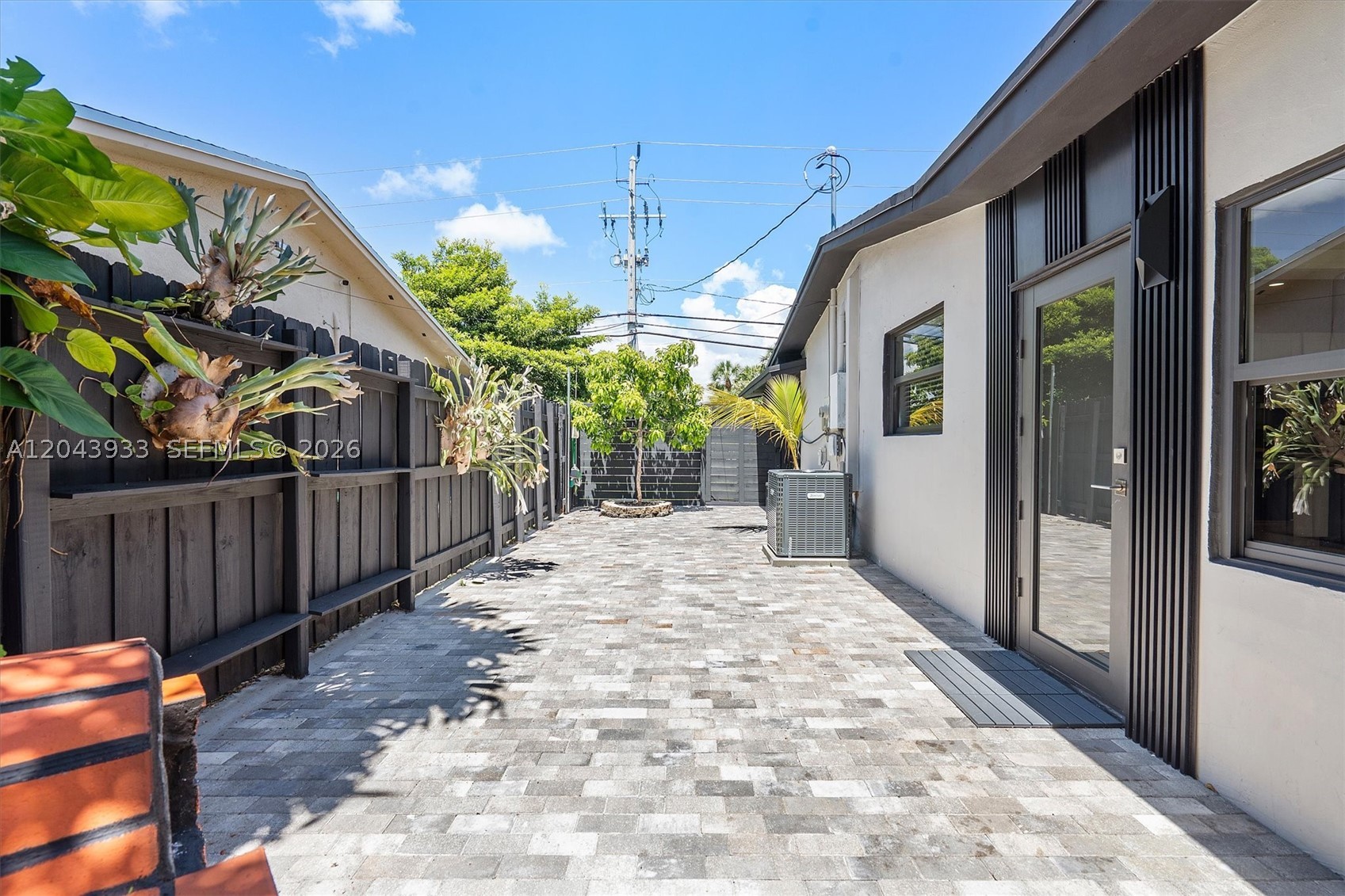 ROYAL PALM ACRES THIRD SE - Residential Lease