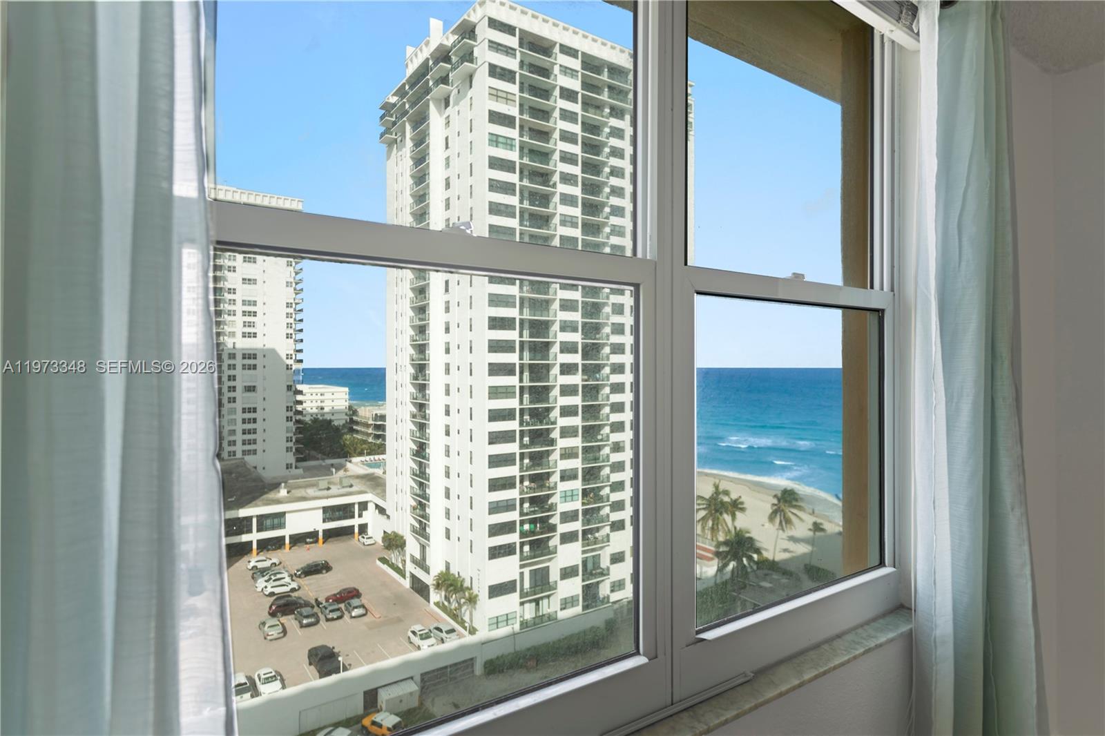 WAVE CONDO - Residential