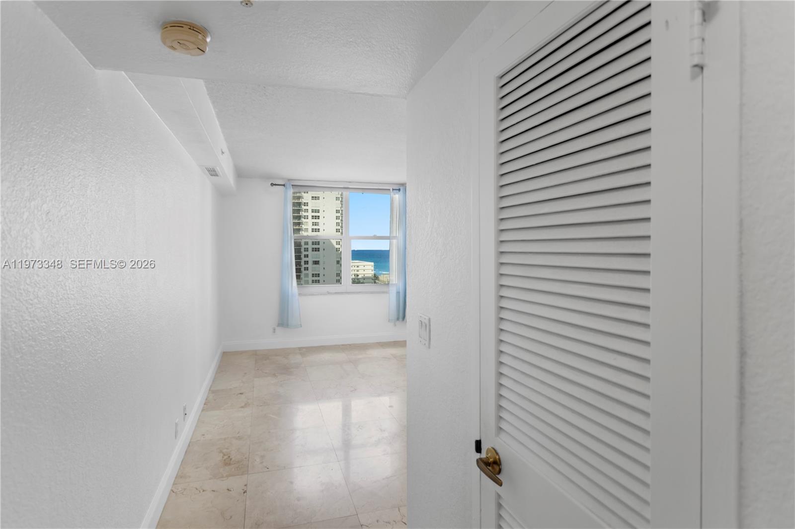 WAVE CONDO - Residential
