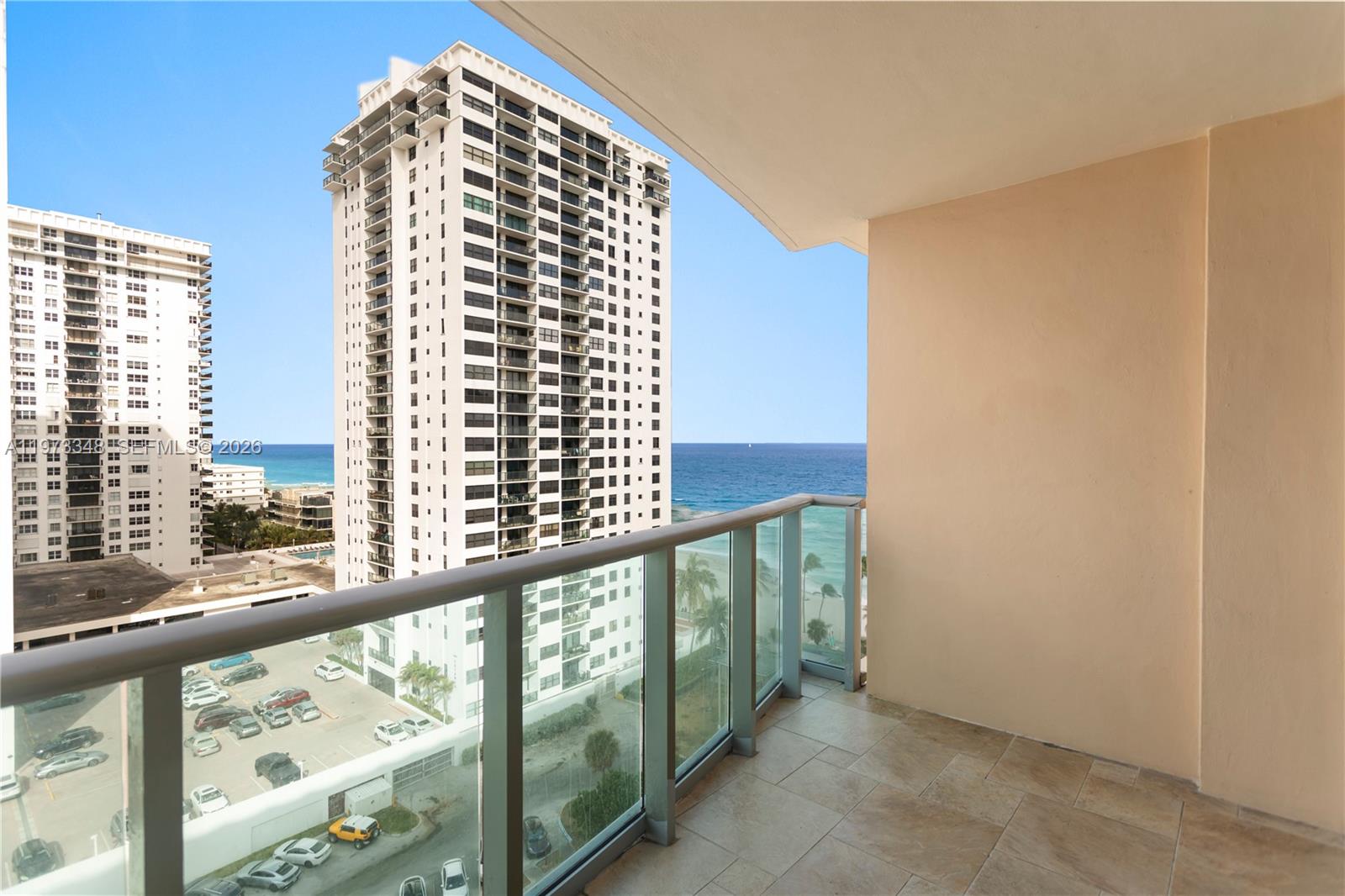 WAVE CONDO - Residential