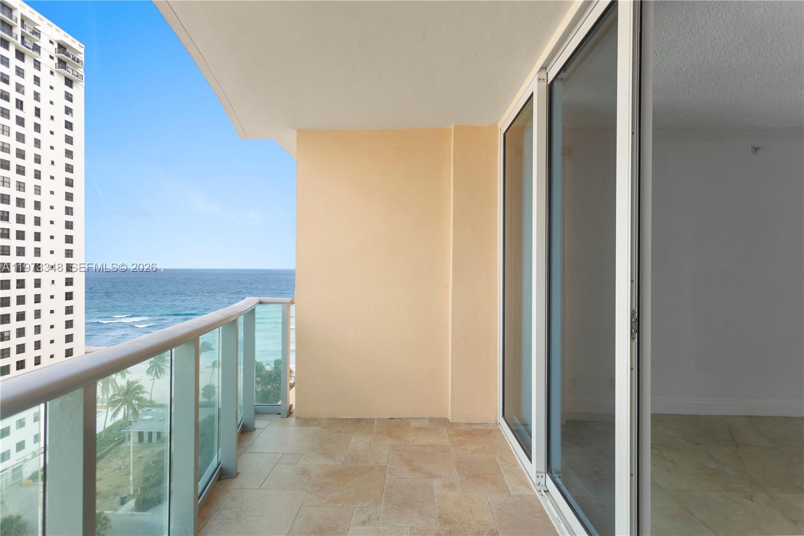 WAVE CONDO - Residential