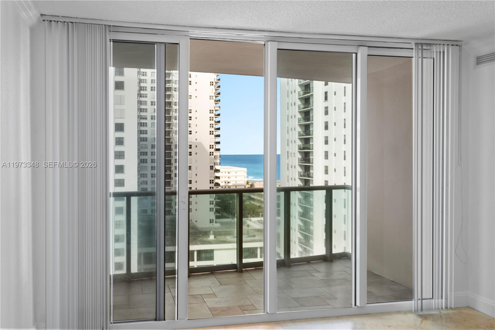 WAVE CONDO - Residential