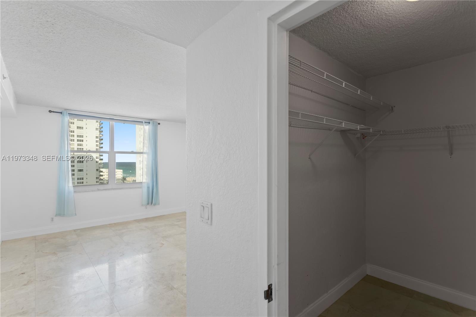 WAVE CONDO - Residential