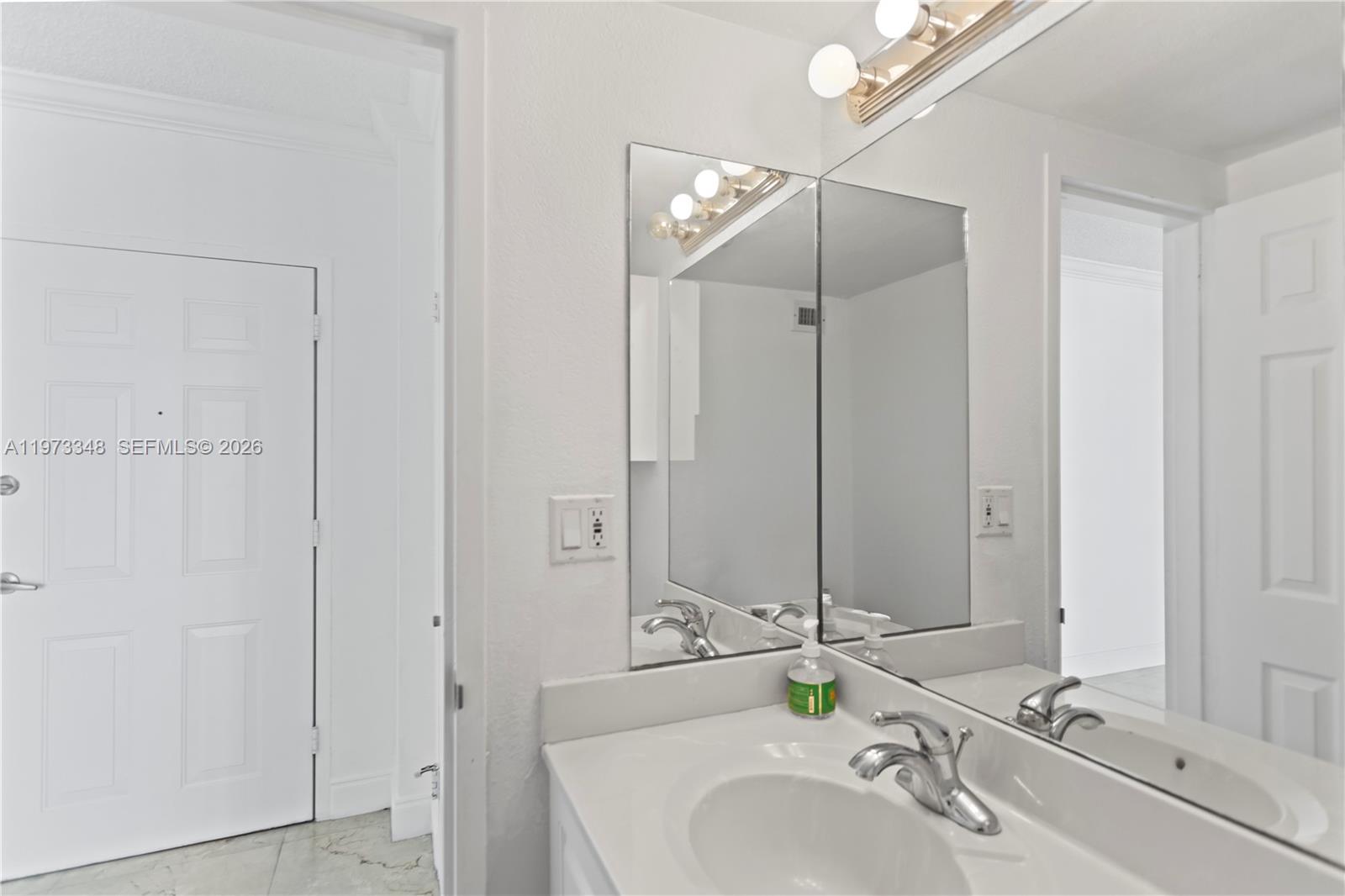 WAVE CONDO - Residential