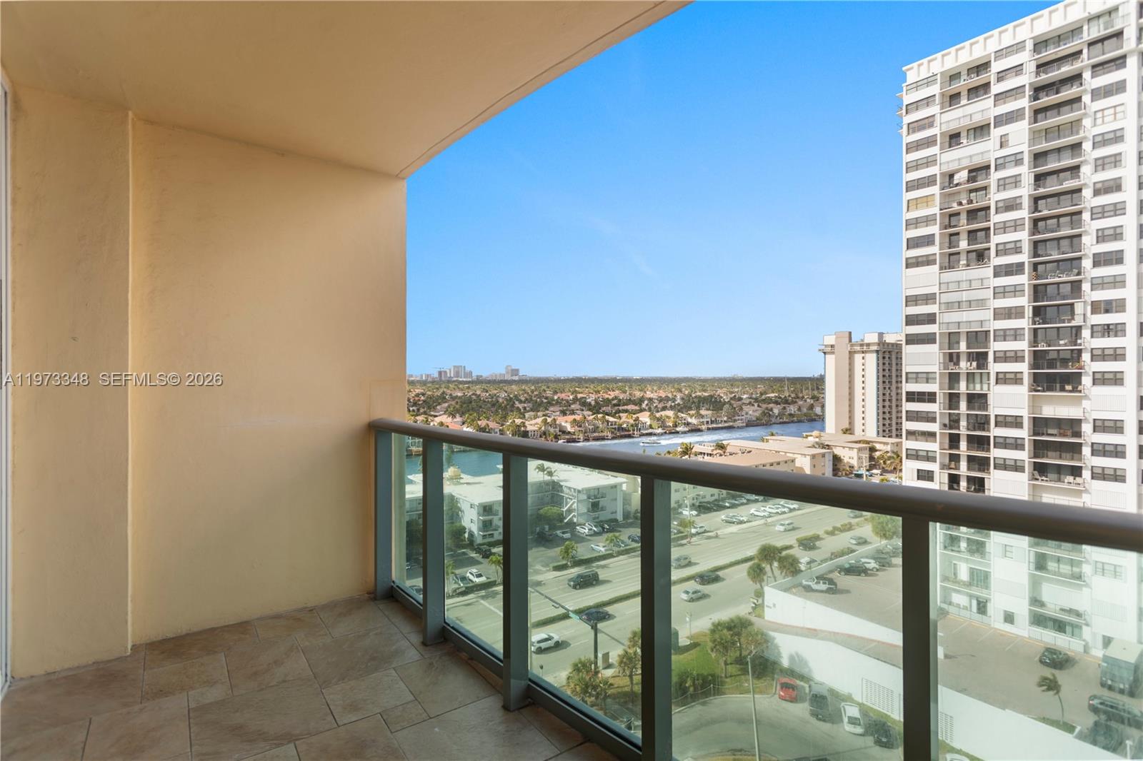 WAVE CONDO - Residential