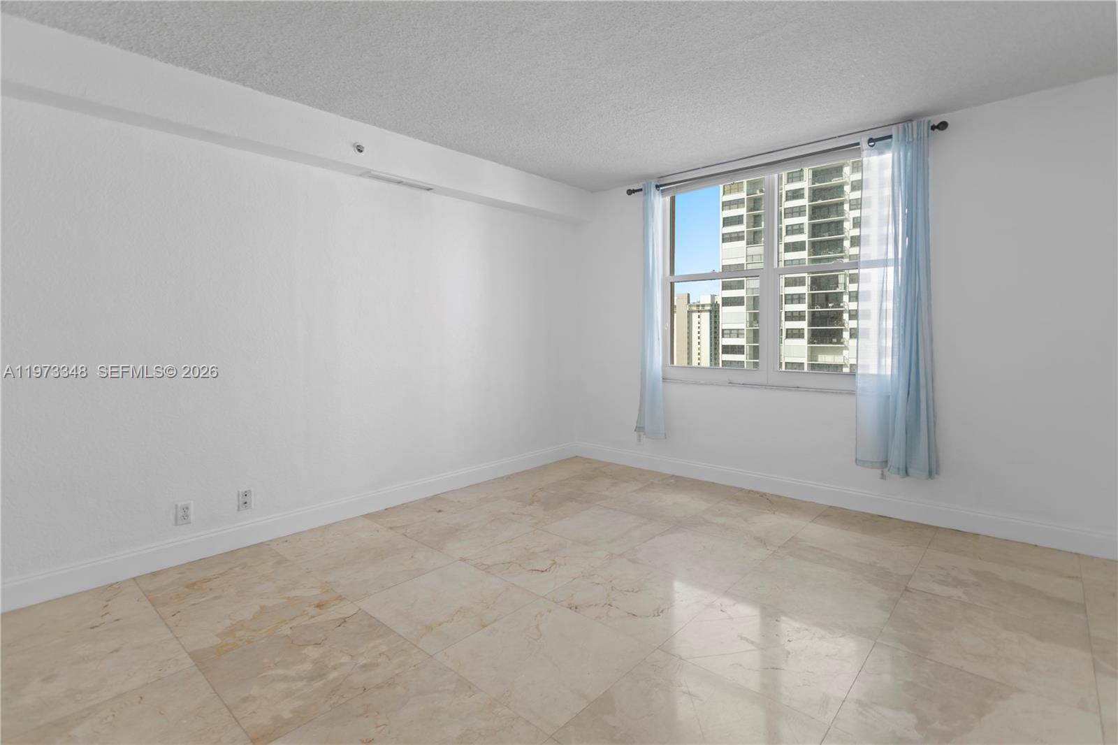 WAVE CONDO - Residential