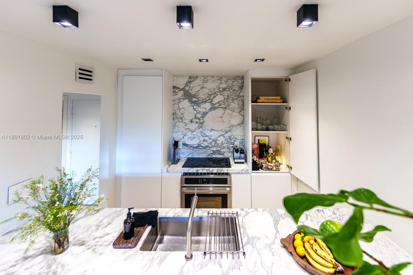 DADELAND CAPRI CONDO - Residential
