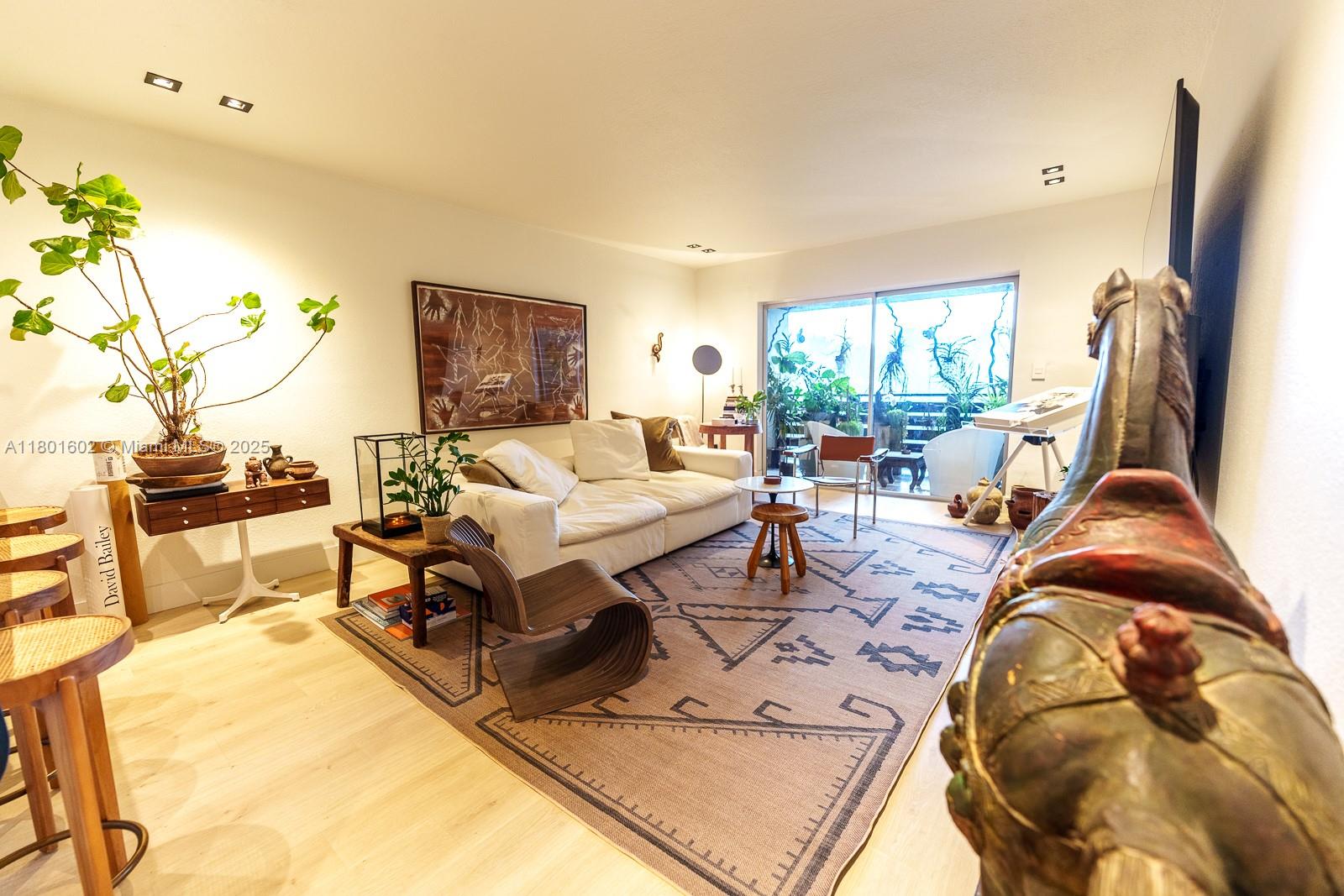DADELAND CAPRI CONDO - Residential