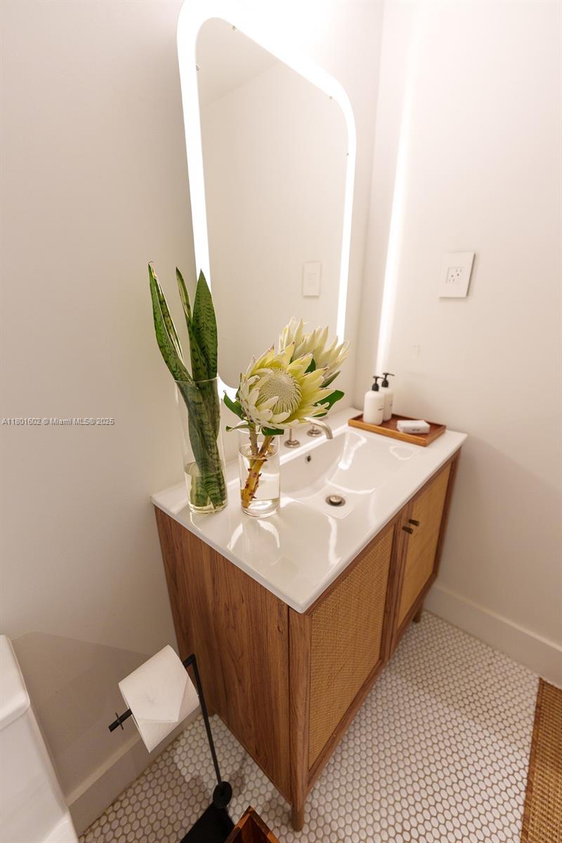 DADELAND CAPRI CONDO - Residential