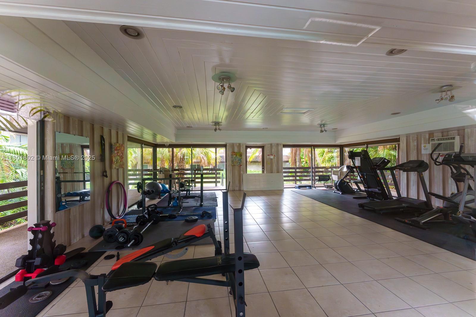 DADELAND CAPRI CONDO - Residential
