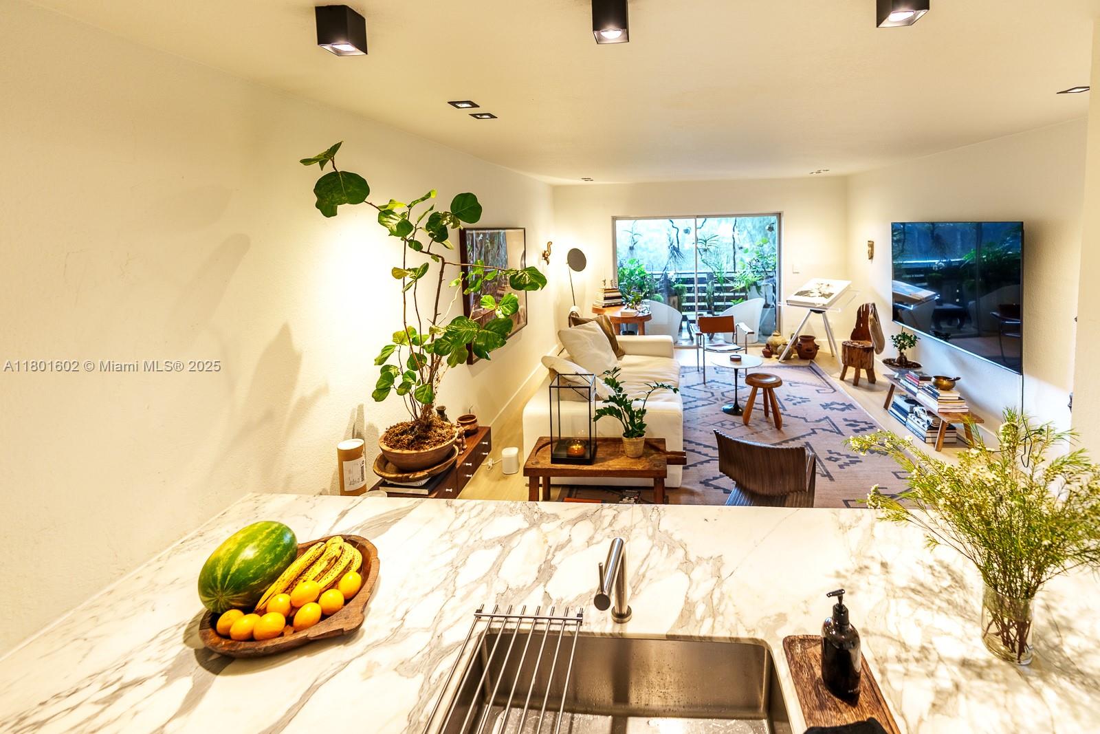 DADELAND CAPRI CONDO - Residential