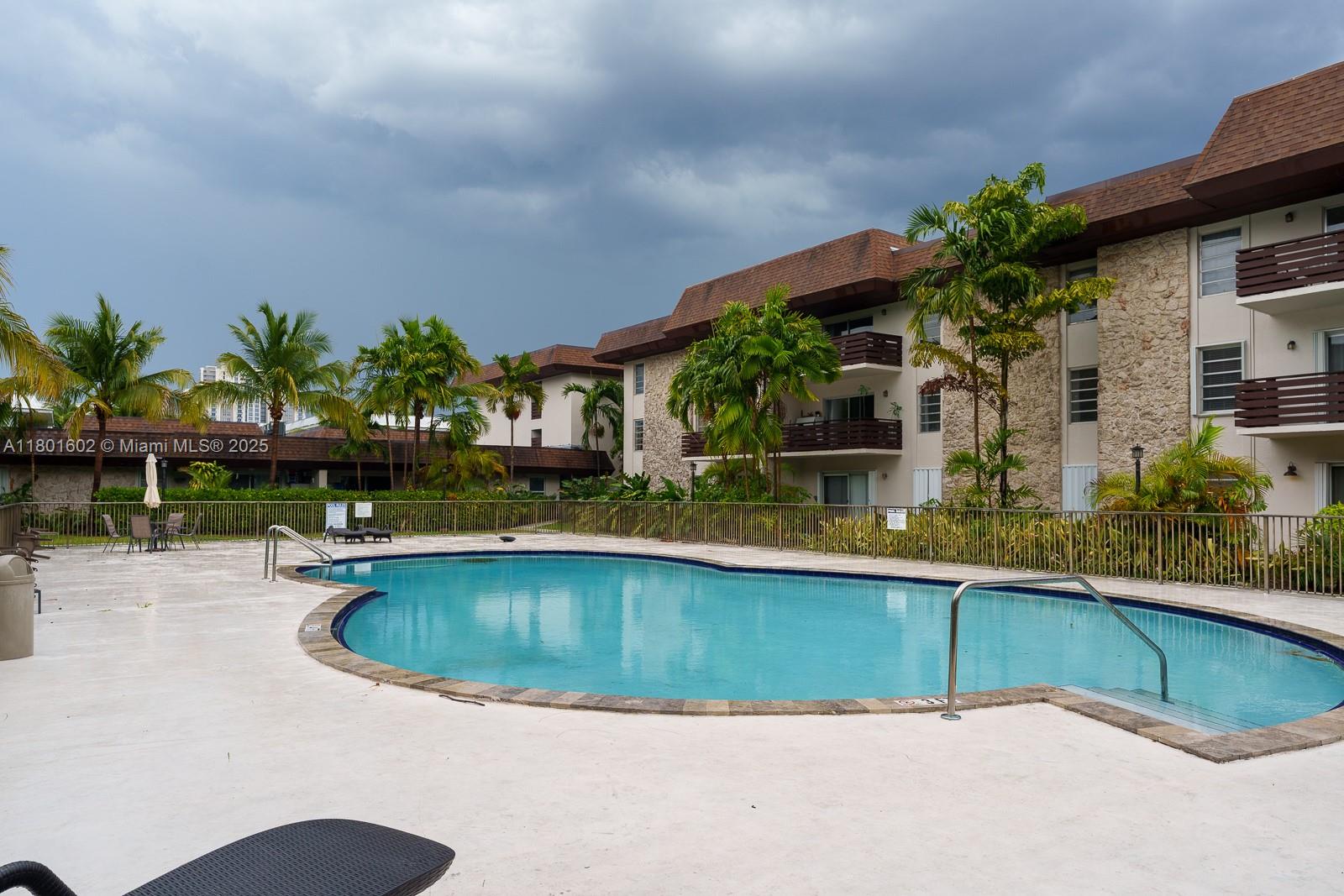 DADELAND CAPRI CONDO - Residential