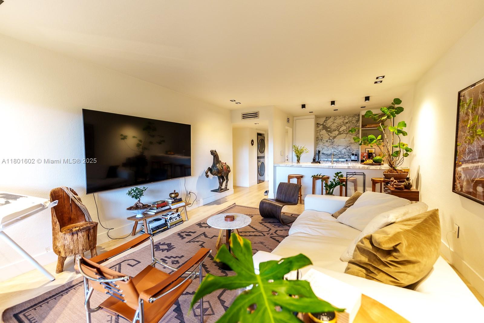 DADELAND CAPRI CONDO - Residential