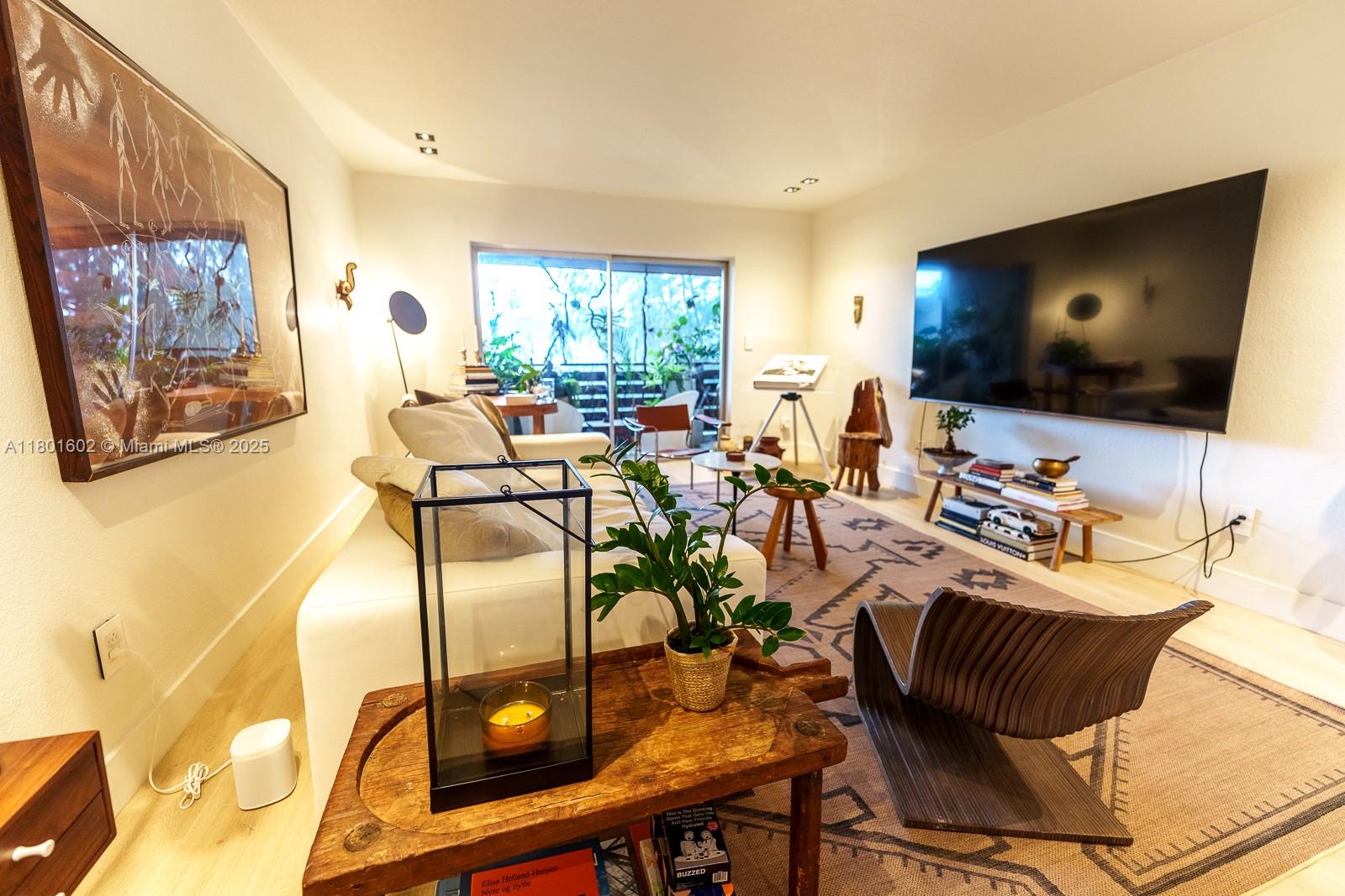 DADELAND CAPRI CONDO - Residential