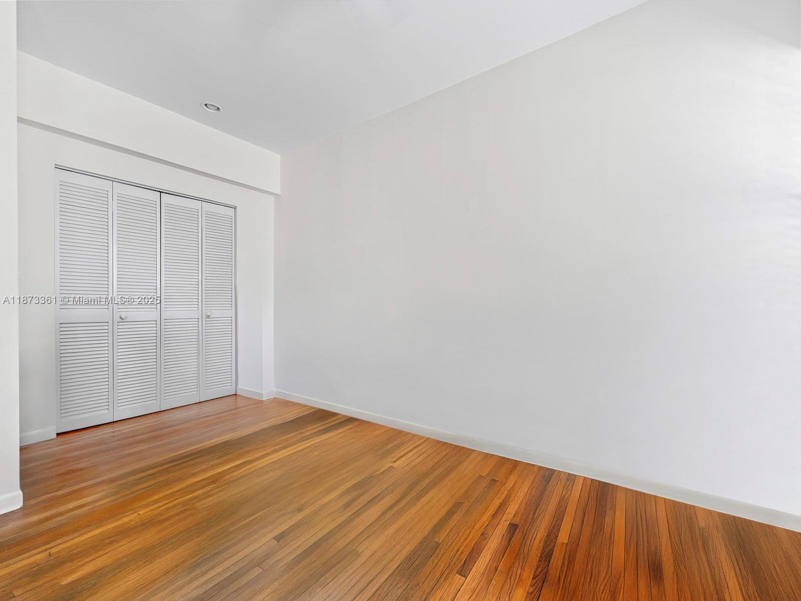 DORANN CONDO - Residential