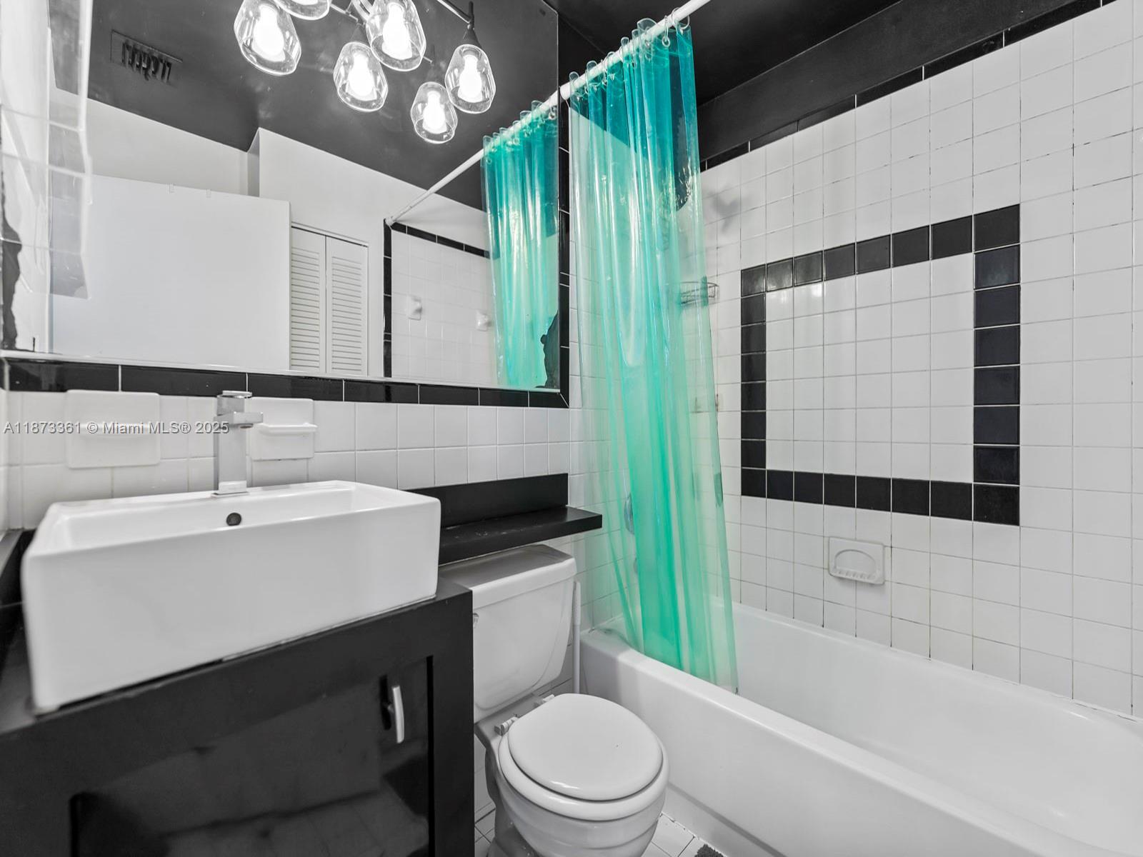 DORANN CONDO - Residential