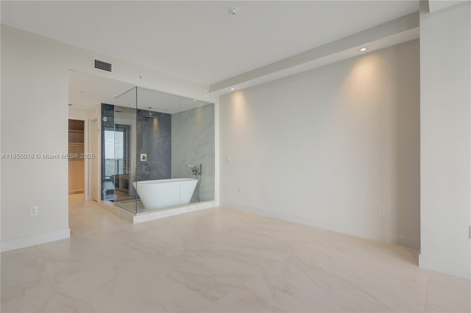 ARIA RESERVE - Residential