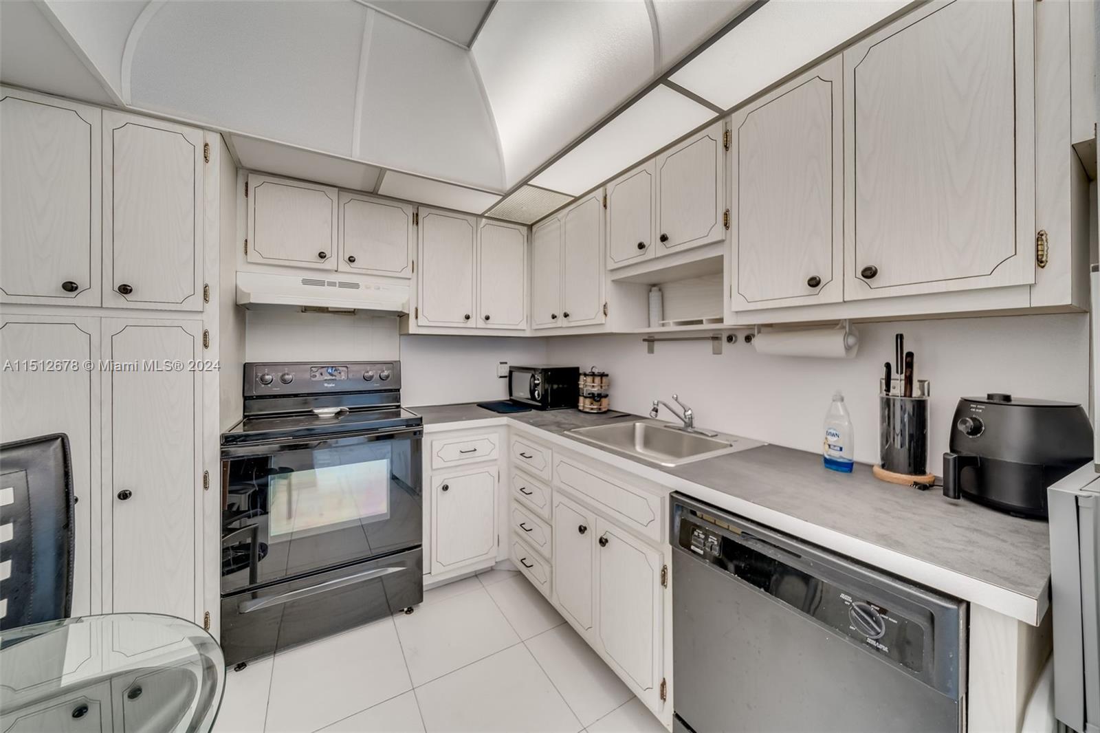 HEMISPHERES CONDO - Residential