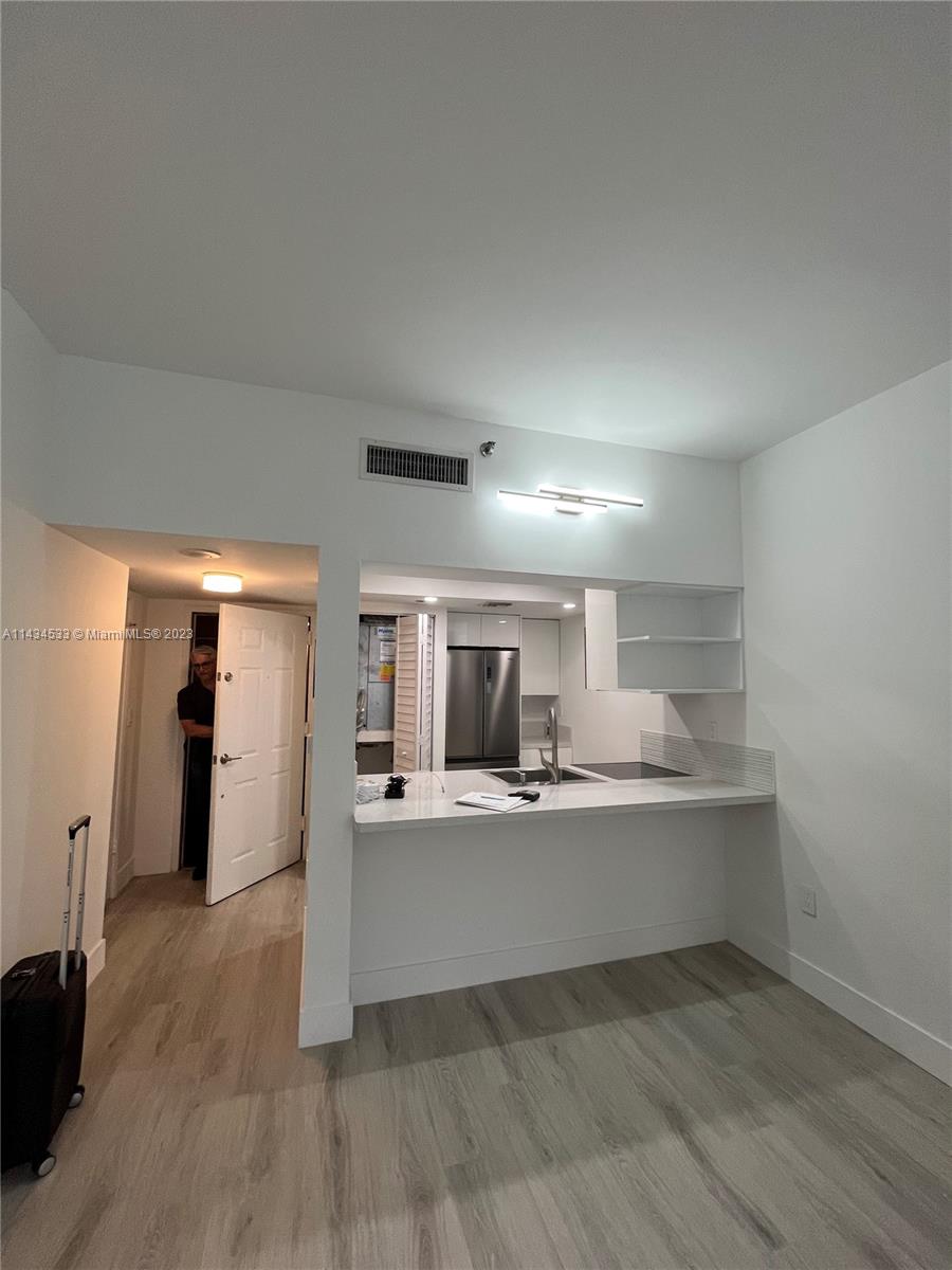 BRICKELL KEY II CONDO - Residential Lease