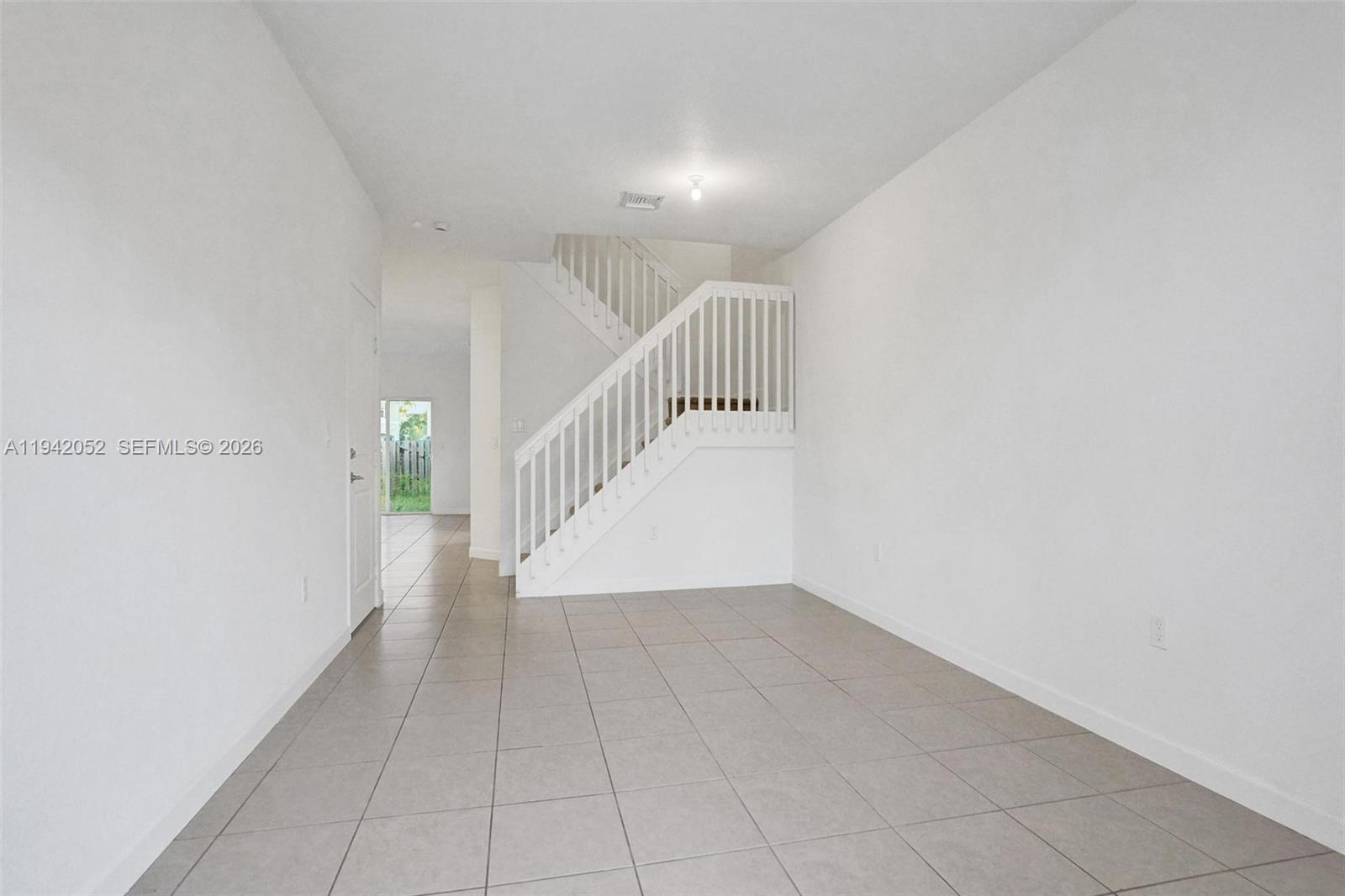 WYNDHAM LAKES PLAZA - Residential