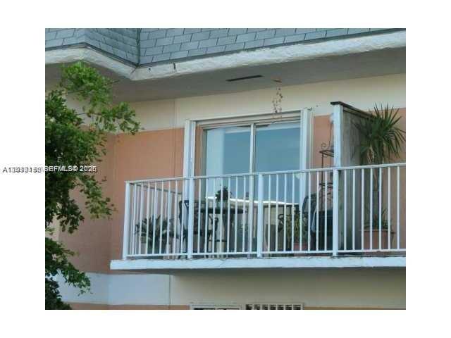 Beautifully Updated Two-Level Condo in Fontainebleau! This move-in-ready residence features a remodeled
kitchen, fresh paint throughout, and tile flooring in all living areas. Accordion hurricane shutters provide added
security and peace of mind. Enjoy the convenience of an excellent location close to major malls, restaurants, and
highways. A perfect opportunity to own or invest in one of Miami’s most desirable areas!