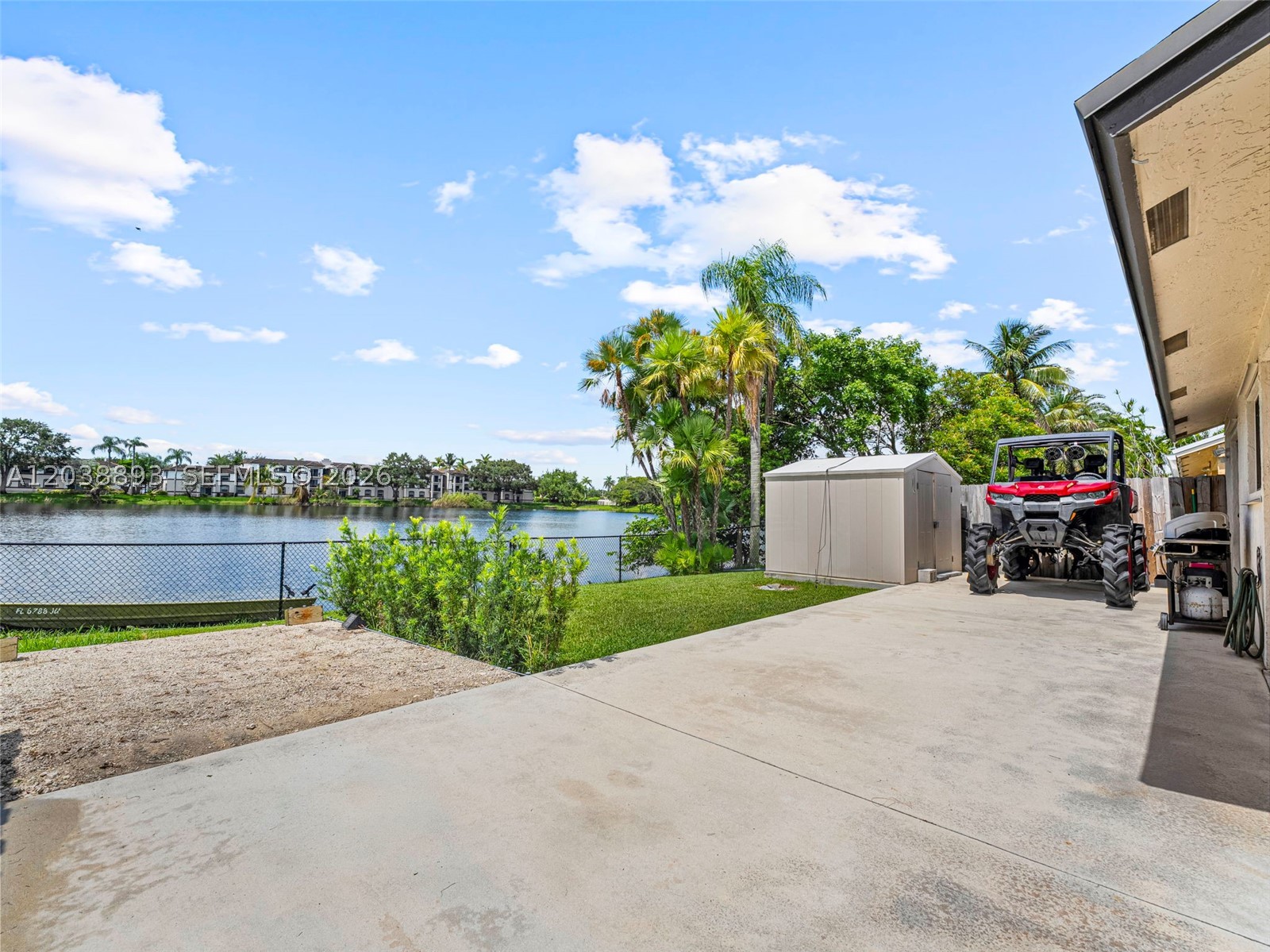 PEMBROKE LAKES SOUTH - Residential