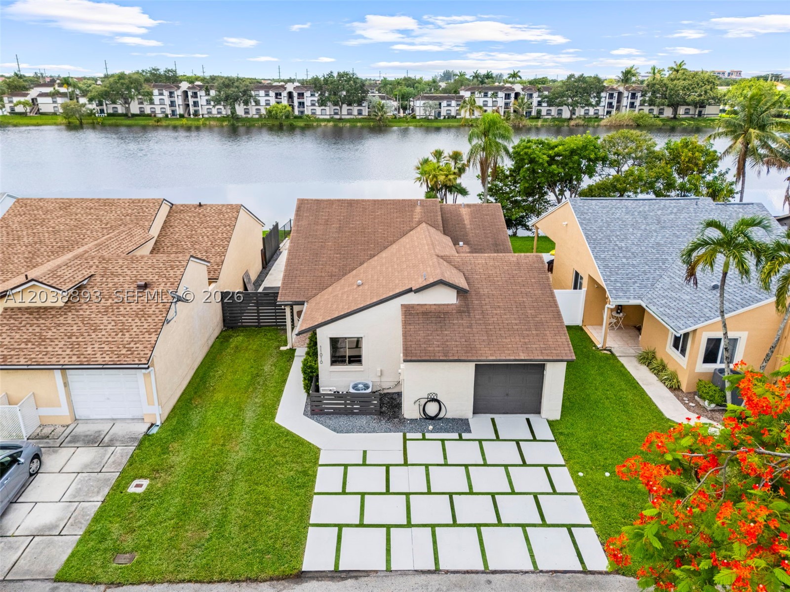 PEMBROKE LAKES SOUTH - Residential