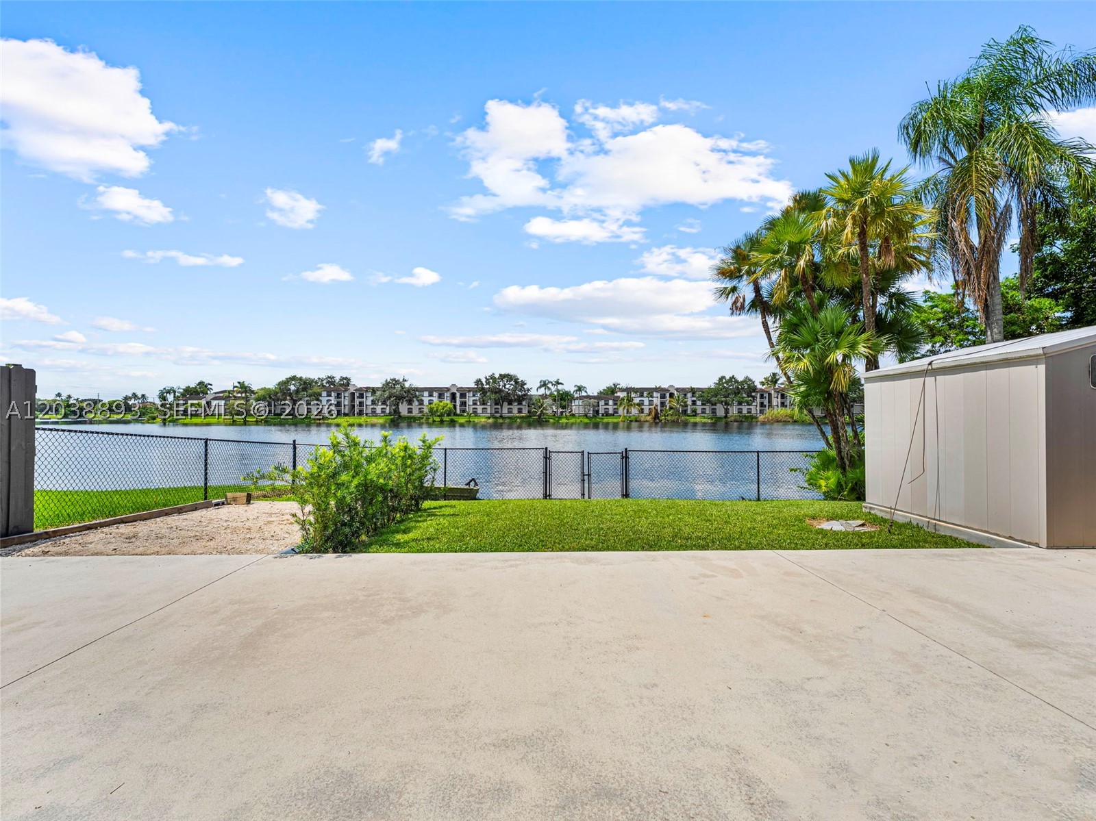 PEMBROKE LAKES SOUTH - Residential