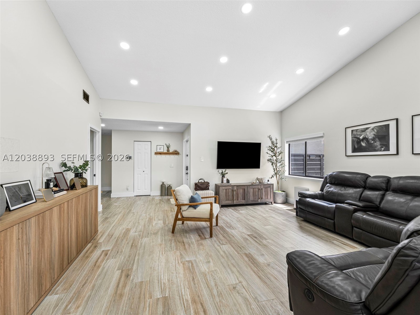 PEMBROKE LAKES SOUTH - Residential