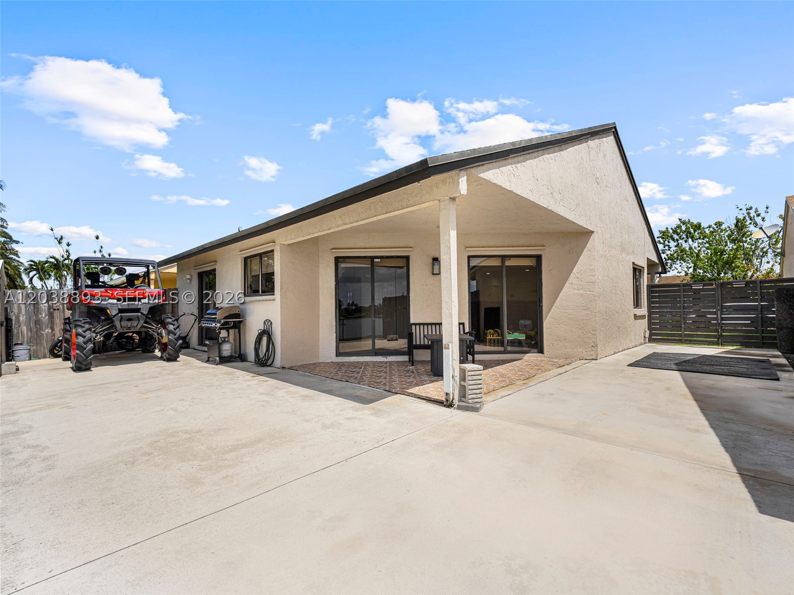 PEMBROKE LAKES SOUTH - Residential