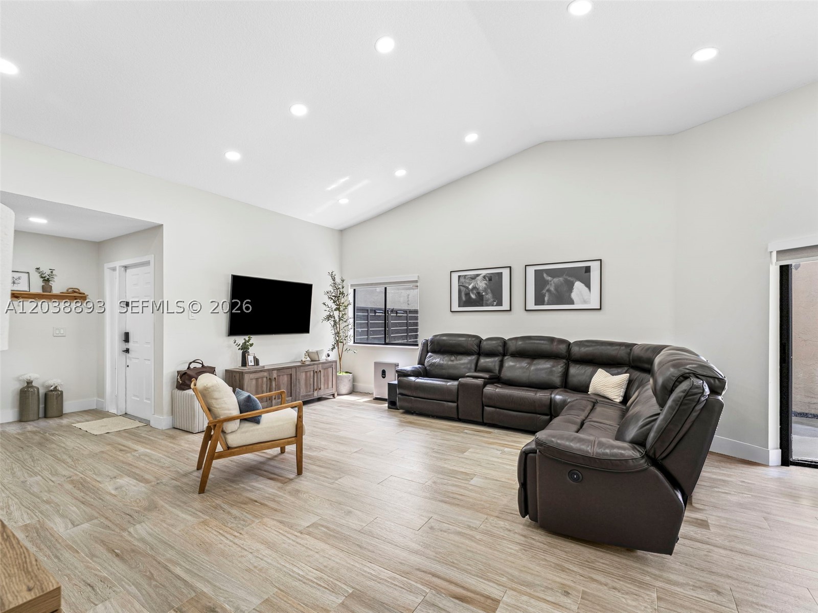 PEMBROKE LAKES SOUTH - Residential