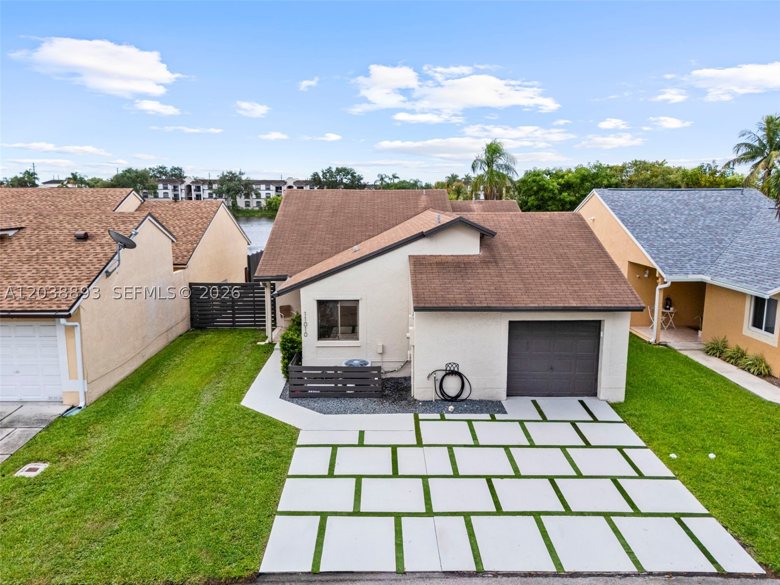 PEMBROKE LAKES SOUTH - Residential