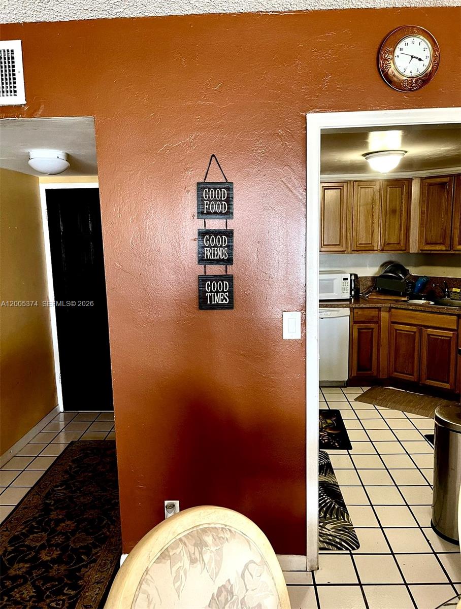LAKES OF INVERRARY CONDO - Residential