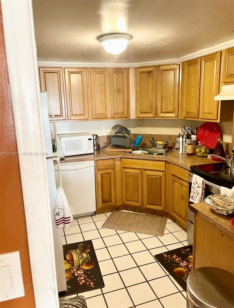 LAKES OF INVERRARY CONDO - Residential