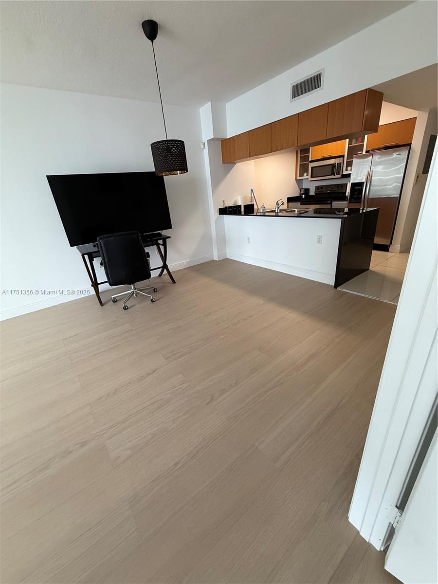 OPERA TOWER CONDO - Residential