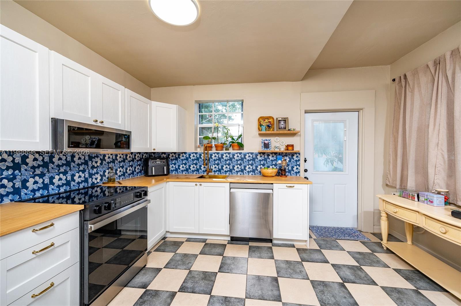 17TH AVE MANOR - Residential