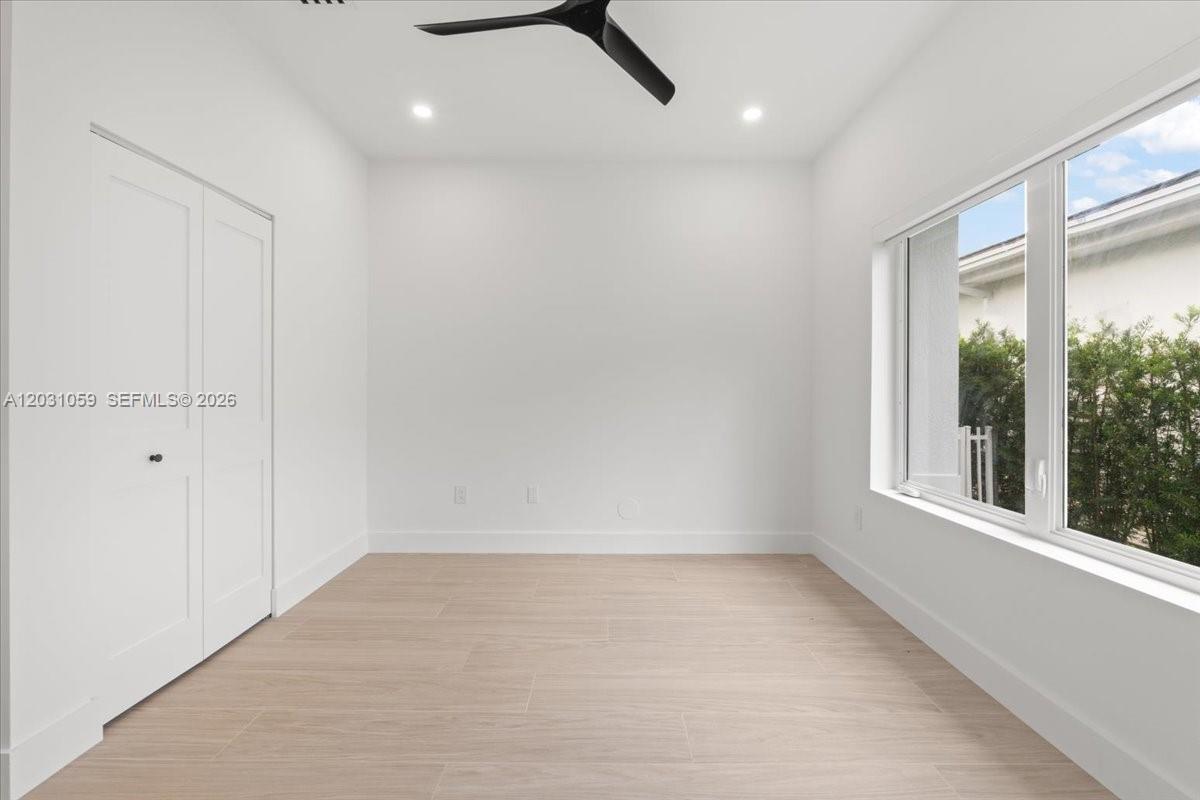 UNIVERSITY ESTATES - Residential Lease