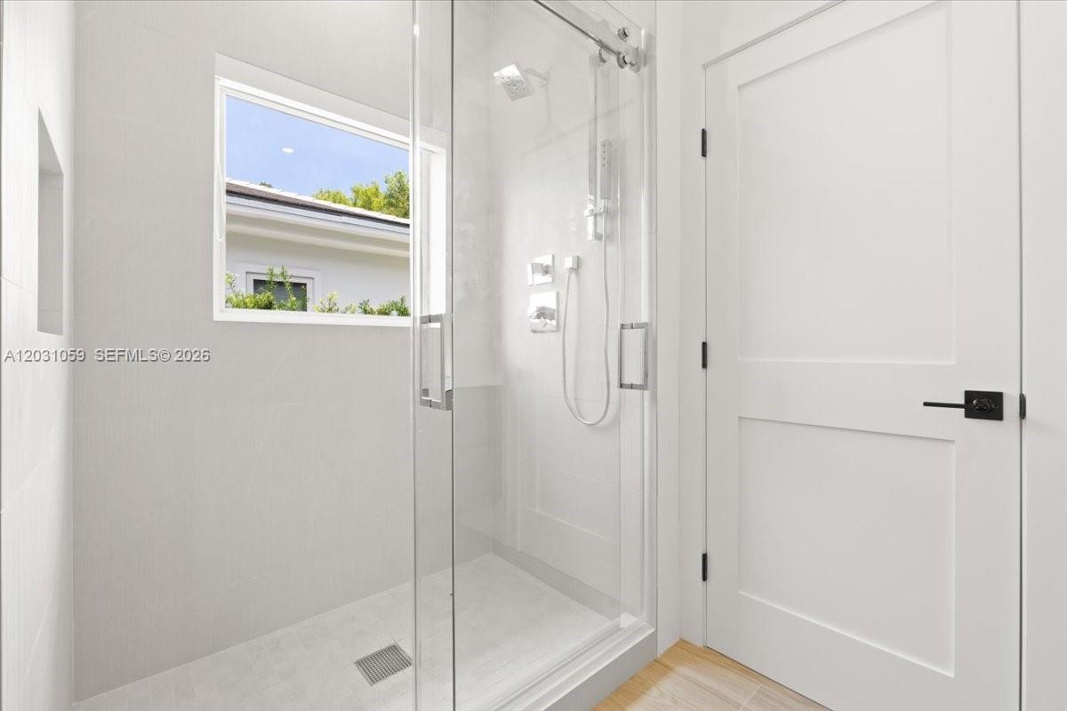 UNIVERSITY ESTATES - Residential Lease