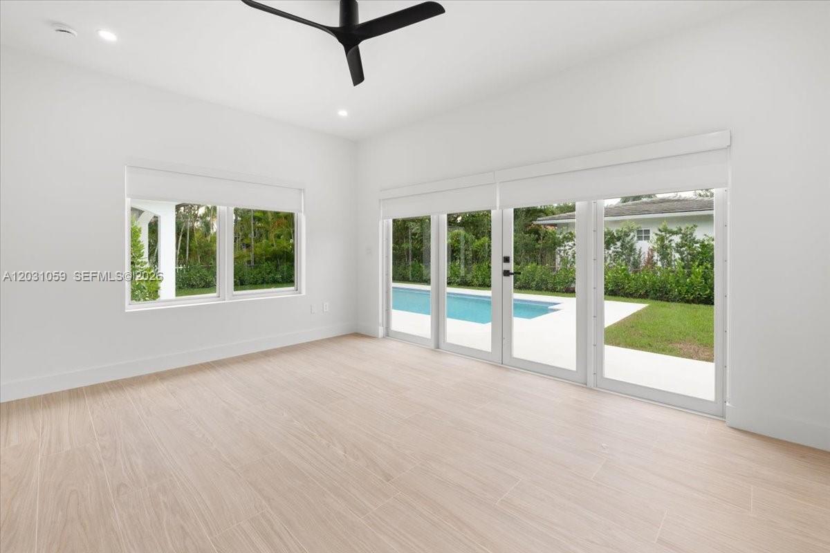 UNIVERSITY ESTATES - Residential Lease