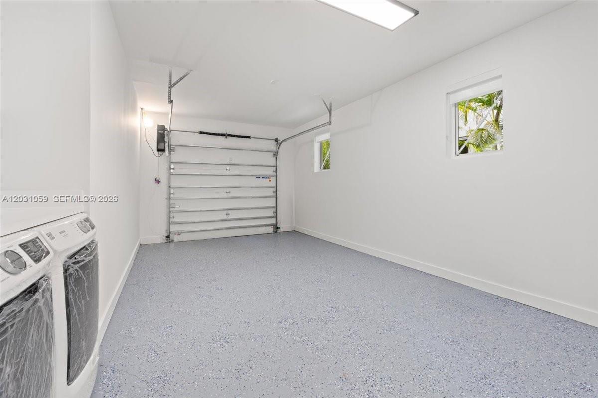UNIVERSITY ESTATES - Residential Lease