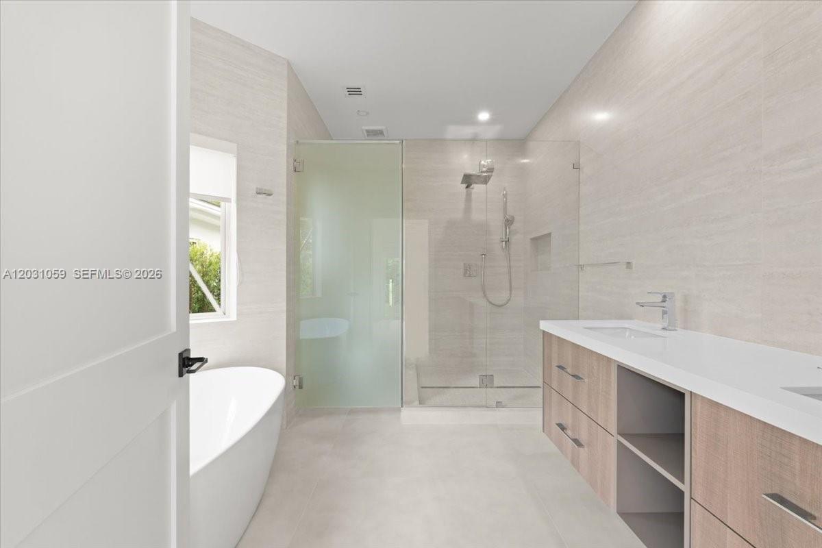 UNIVERSITY ESTATES - Residential Lease
