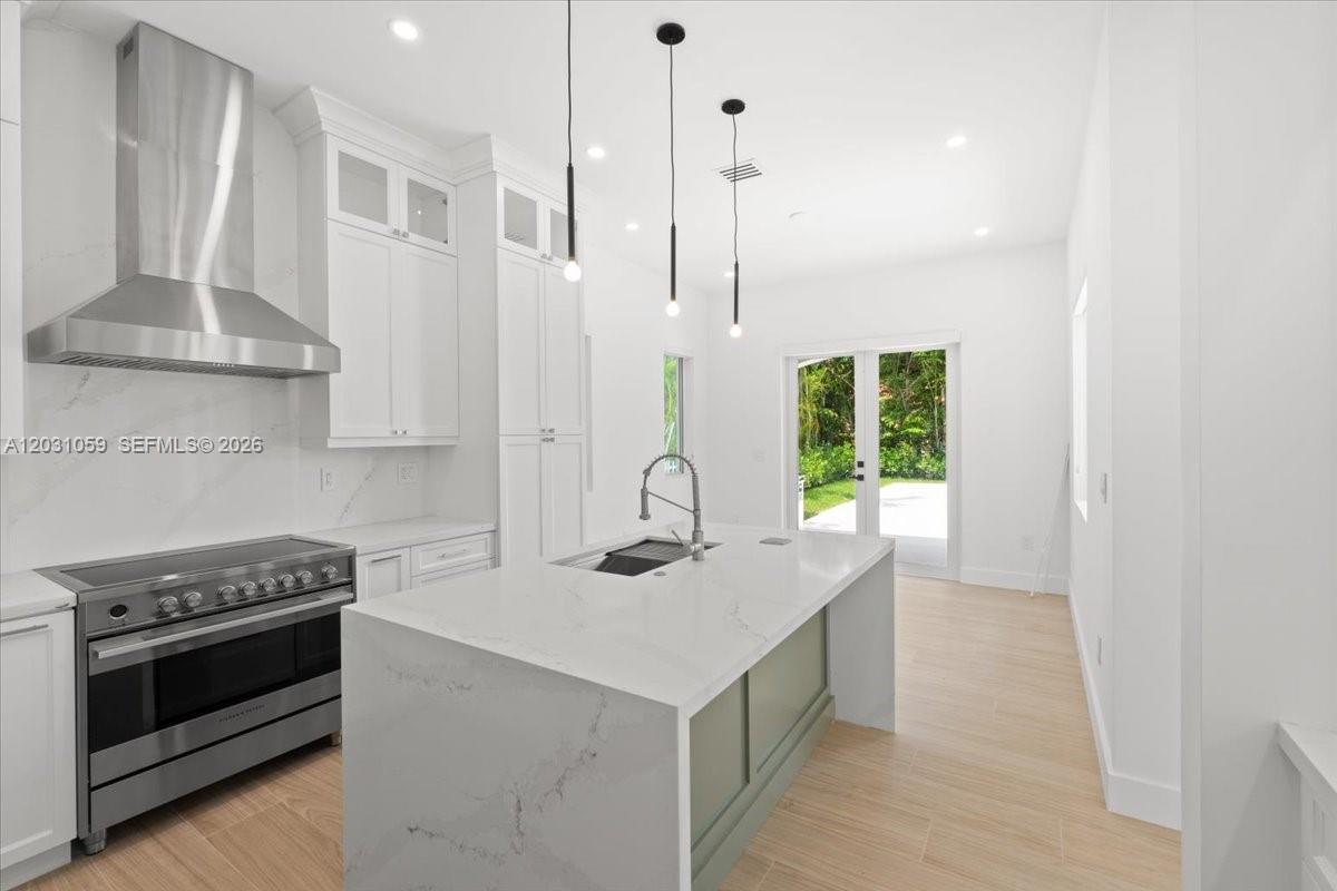 UNIVERSITY ESTATES - Residential Lease