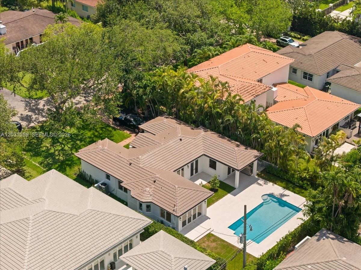 UNIVERSITY ESTATES - Residential Lease