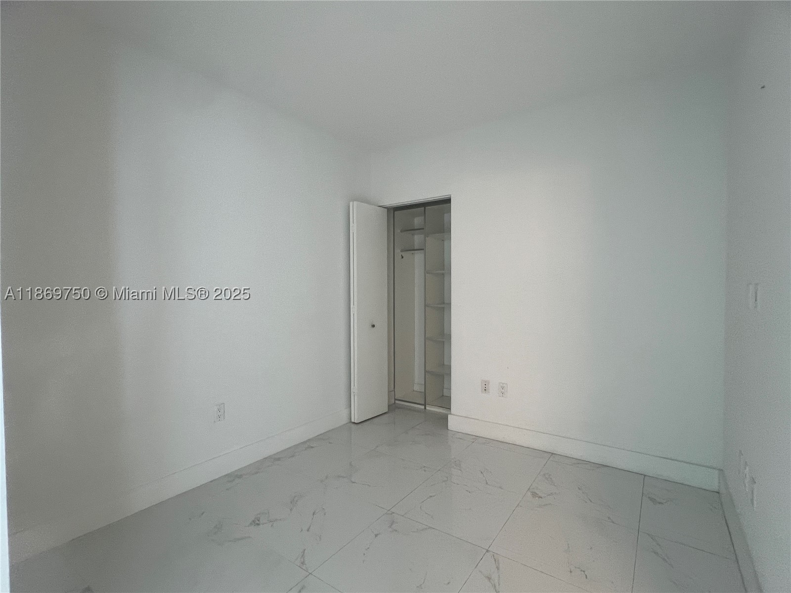 MINT CONDO - Residential