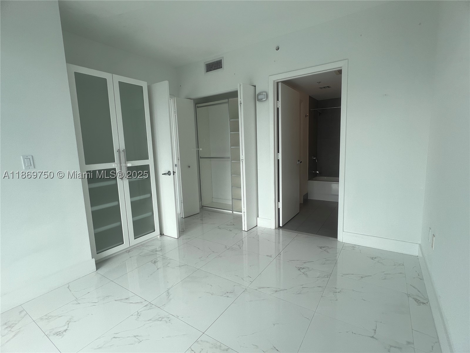 MINT CONDO - Residential