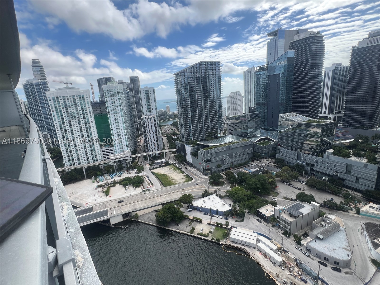 MINT CONDO - Residential