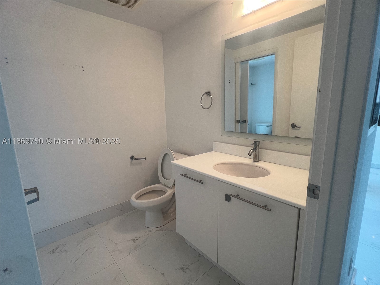 MINT CONDO - Residential