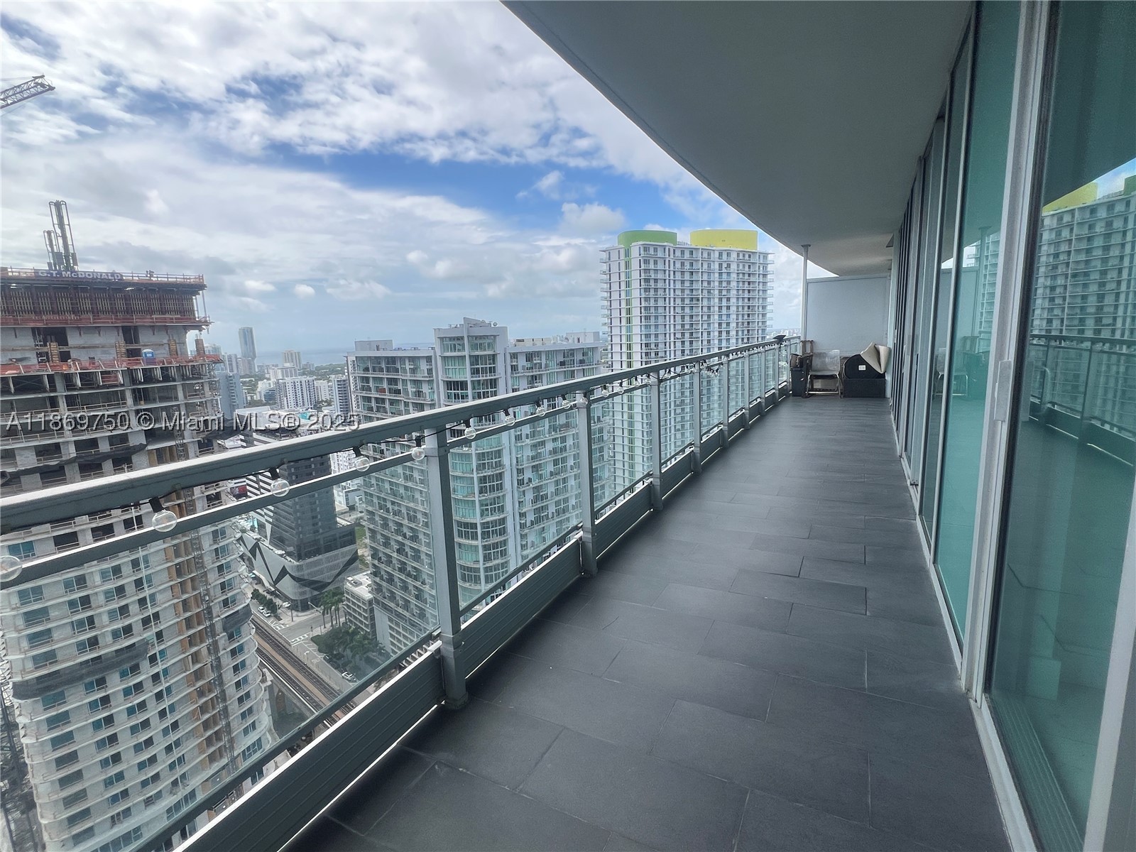 MINT CONDO - Residential