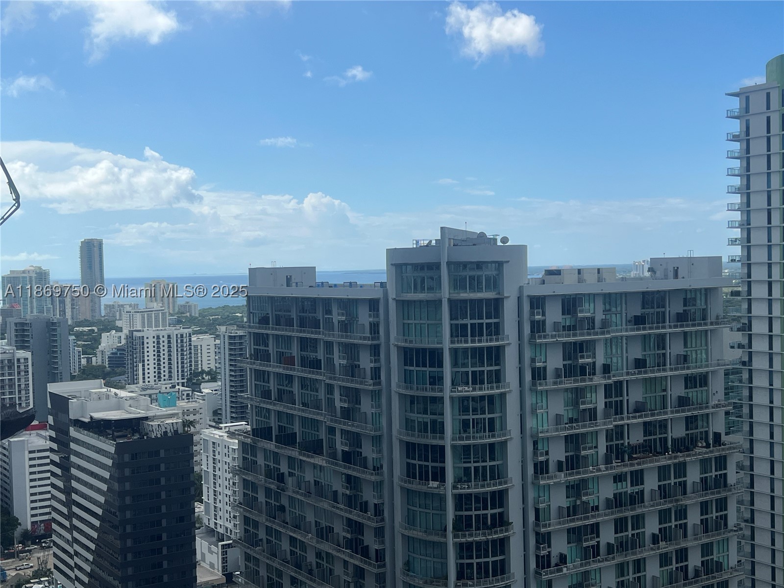 MINT CONDO - Residential